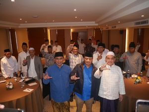 Kiai Khos Se-Jateng Ajak Dukung Ahmad Luthfi-Yasin: Kiai Pasti Didengar