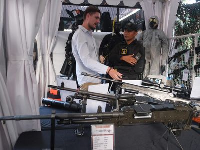 Antusiasme Bule Liat Pameran Alutsista TNI di Bali