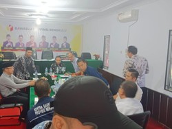 Cagub Bengkulu Rohidin Mersyah Dipanggil Bawaslu soal Dugaan Money Politic