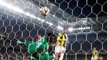 Fenerbahce Vs MU Imbang 1-1, Mourinho Diusir Wasit