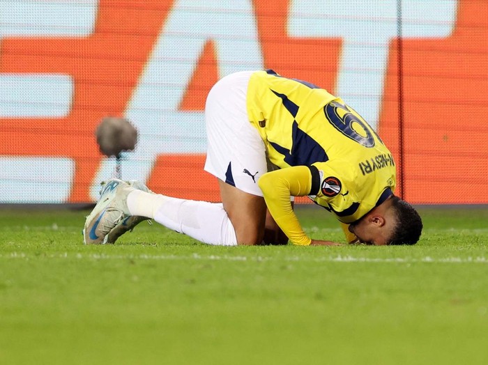 Soccer Football - Europa League - Fenerbahce v Manchester United - Sukru Saracoglu Stadium, Istanbul, Turkey - October 24, 2024
Manchester United's Andre Onana reacts after the match REUTERS/Umit Bektas