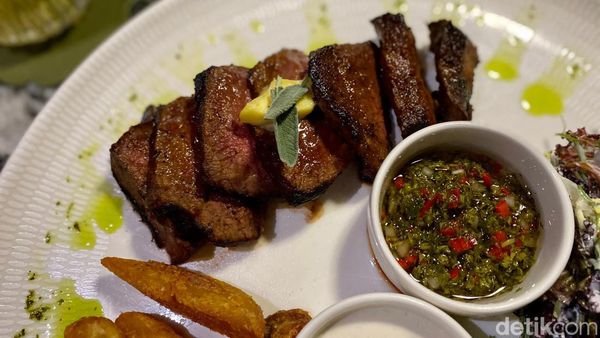Juicy! Ada Hanger Steak dan Nasgor Kambing di Resto Kekinian Bandung