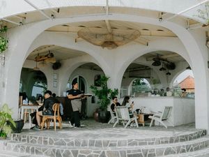 Stuja di Pantai, Kafe Estetik di Bali dengan Pemandangan Pantai Sanur Stuja di Pantai, Kafe Estetik di Bali dengan Pemandangan Pantai Sanur