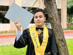 Selesaikan S2 Dalam Waktu 1 Tahun-Lulus Cumlaude di UGM, Ini Rahasia Henra