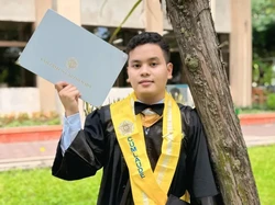 Selesaikan S2 Dalam Waktu 1 Tahun-Lulus Cumlaude di UGM, Ini Rahasia Henra