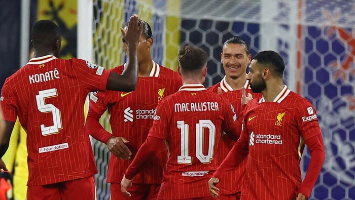 Soccer Football - Champions League - RB Leipzig v Liverpool - Red Bull Arena, Leipzig, Germany - October 23, 2024 Liverpools Darwin Nunez celebrates scoring their first goal with Alexis Mac Allister REUTERS/Lisi Niesner