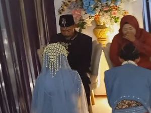 Pernikahan Viral Momen Haru Sungkeman Jadi Ambyar karena Kembang Goyang Pernikahan Viral Momen Haru Sungkeman Jadi Ambyar karena Kembang Goyang