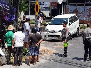 Pensiunan PNS Tewas Ditabrak Minibus Saat Hendak Menyeberang Pensiunan PNS Tewas Ditabrak Minibus Saat Hendak Menyeberang