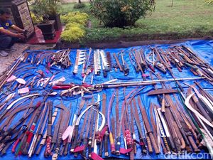 Polisi Musnahkan 271 Senjata Tajam Milik Geng Motor di Medan