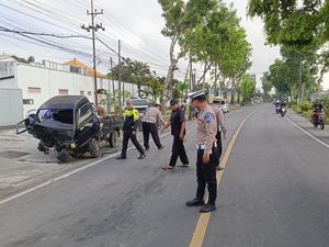Pikap Tabrak Karimun di Malang, 3 Orang Luka-Sopir Terjepit Pikap Tabrak Karimun di Malang, 3 Orang Luka-Sopir Terjepit