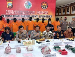 Polda Kepri Musnahkan 7,1 kg Sabu dan 3,8 Kilogram Ganja, 9 Pelaku Ditangkap