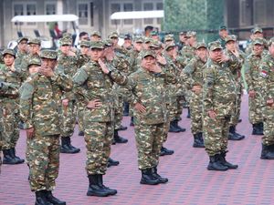 Cerita soal Prabowo Selalu Bangun Paling Pagi di Retreat-Bagikan Vitamin