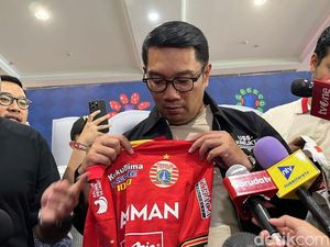 RK Ngaku Sudah Bertemu Ketum Jakmania, Janji Lusa Pakai Jersey Persija RK Ngaku Sudah Bertemu Ketum Jakmania, Janji Lusa Pakai Jersey Persija