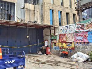 Ruko TKP Kebakaran di Mampang Jaksel Kini Dipasang Garis Polisi