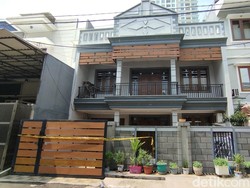 Penampakan Rumah TKP Penemuan Mayat dalam Toren di Kelapa Gading