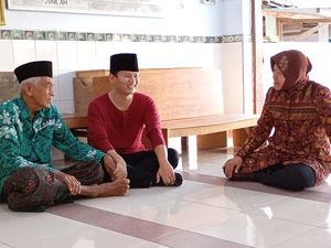 Safari Pesantren, Risma Didoakan KH Sulaiman Al Badar Trenggalek