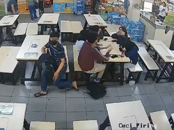 Video: Pencurian Modus Geser Tas di Kampus Depok Terekam CCTV