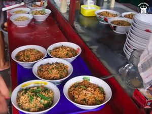 Wow! Jualan Mie Nyemek Bisa Raup Omzet Rp 10 Juta per Hari