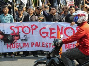 Aksi Bela Palestina di Jalan Pahlawan Simpang Lima Semarang Aksi Bela Palestina di Jalan Pahlawan Simpang Lima Semarang