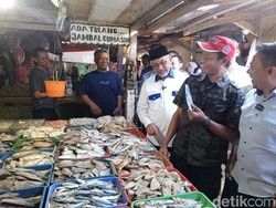 Ahmad Syaikhu Dorong Revitalisasi Pasar Parakanmuncang Sumedang