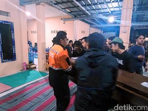 Momen Haru Kepulangan Jenazah Sri Erni, TKI yang Meninggal di Suriah Momen Haru Kepulangan Jenazah Sri Erni, TKI yang Meninggal di Suriah