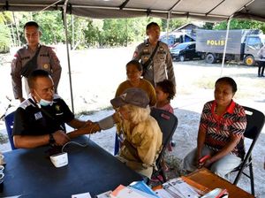 Polisi-TNI Distribusi Makanan-Tim Medis ke Wilayah Bentrok di Flores Timur