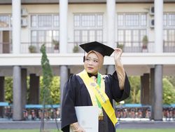 Jadi Lulusan Termuda dan Terbaik, Elia Lulus S2 pada Usia 22 dengan IPK 4