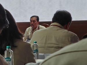 Luhut: Dulu Saya Senior di TNI, Sekarang Pak Prabowo Pimpinan Saya Luhut: Dulu Saya Senior di TNI, Sekarang Pak Prabowo Pimpinan Saya