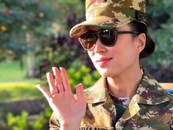 Gaya Menpar Widiyanti Jalani Pembekalan Kabinet Pakai Seragam Militer