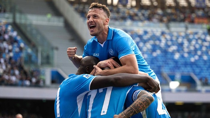 NAPLES, ITALY - OCTOBER 26: Giovanni Di Lorenzo of Napoli celebrates his goal during the Serie A match between Napoli and Lecce at Stadio Diego Armando Maradona on October 26, 2024 in Naples, Italy. (Photo by Image Photo Agency/Getty Images)