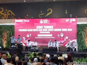 Debat Pilbup Cirebon, KPU Sesalkan Membeludaknya Massa Pendukung Paslon Debat Pilbup Cirebon, KPU Sesalkan Membeludaknya Massa Pendukung Paslon