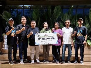 Video: Pendaki yang Tersesat di Gunung Slamet Diberi Beasiswa Rp 100 Juta Video: Pendaki yang Tersesat di Gunung Slamet Diberi Beasiswa Rp 100 Juta