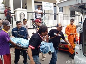 Cari Onderdil Motor dalam Sumur Hampir Bikin Nyawa Acep Melayang Cari Onderdil Motor dalam Sumur Hampir Bikin Nyawa Acep Melayang