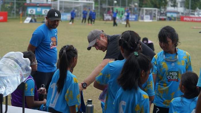 MilkLife Soccer Challenge menjadi salah satu wadah yang sedang konsisiten menggelar turnaman-turnamen sepakbola putri kelompok umur. Namun, event ini tentu tidak bisa melulu dijadikan pijakan untuk memajukan sepakbola putri.