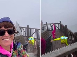 Bikin Salfok, Turis Berlatih Yoga Pakai Legging Ketat di Gunung Fansipan