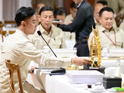 Momen Gibran Pimpin Makan Siang di Retreat Kabinet, Menu Nasi Kotak