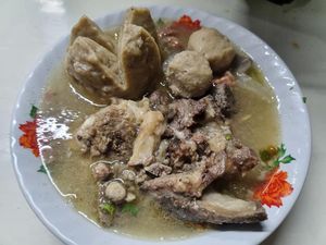 5 Tempat Makan Bakso Nyempil dalam Gang yang Terkenal Enak 5 Tempat Makan Bakso Nyempil dalam Gang yang Terkenal Enak