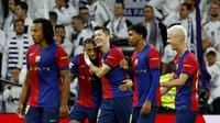 Raphinha tidak mau kalah dengan tiga kali pula menjebol gawang Real Madrid musim ini. Foto: REUTERS/Susana Vera