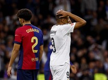 Video: Barcelona Fasih Banget Bikin Mbappe dkk Offside, Flick Bilang Begini