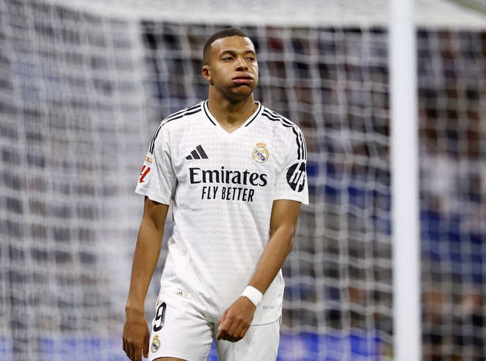 Soccer Football - LaLiga - Real Madrid v FC Barcelona - Santiago Bernabeu, Madrid, Spain - October 26, 2024
Real Madrids Kylian Mbappe reacts REUTERS/Susana Vera