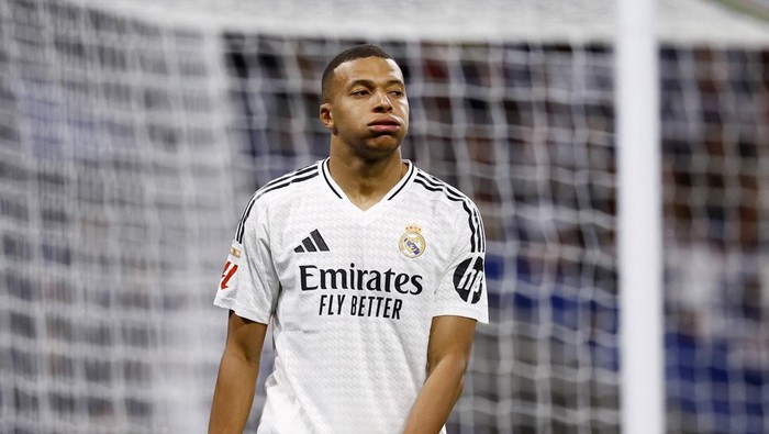 Soccer Football - LaLiga - Real Madrid v FC Barcelona - Santiago Bernabeu, Madrid, Spain - October 26, 2024
Real Madrids Kylian Mbappe reacts REUTERS/Susana Vera