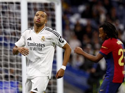 Beragam Ekspresi Kylian Mbappe Saat Madrid Dibantai Barcelona 4-0