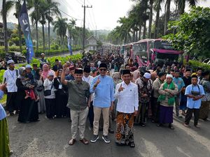 Paslon WALI Lepas Ribuan Jemaah di Kota Malang Ziarah Makam Wali Lima Paslon WALI Lepas Ribuan Jemaah di Kota Malang Ziarah Makam Wali Lima