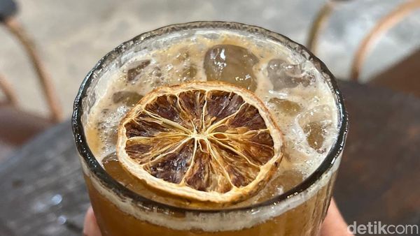 Coffee Shop ala Rumah Joglo Ini Punya Kopi Lemon yang Segar