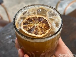 Coffee Shop ala Rumah Joglo Ini Punya Kopi Lemon yang Segar Coffee Shop ala Rumah Joglo Ini Punya Kopi Lemon yang Segar