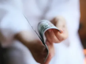 Dapat Suami Pelit, Wanita Ini Tak Punya Uang untuk Beli Makanan Dapat Suami Pelit, Wanita Ini Tak Punya Uang untuk Beli Makanan