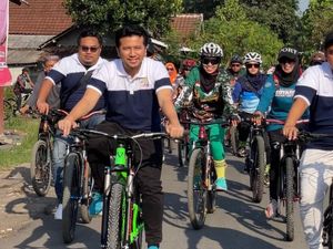 Emil Dardak Gowes Bareng Warga Jember di Harlah ke-26 UAS Kencong
