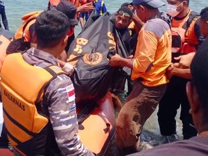 Nelayan Alor Jatuh dari Tebing Saat Mancing, Jasad Ditemukan di Dasar Laut Nelayan Alor Jatuh dari Tebing Saat Mancing, Jasad Ditemukan di Dasar Laut