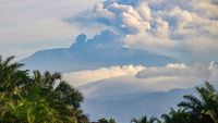 Potret Gunung Marapi Erupsi Hari Ini