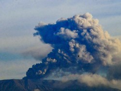 Penampakan Gunung Marapi Erupsi yang Letusan Abu Vulkanik Capai 2 Km